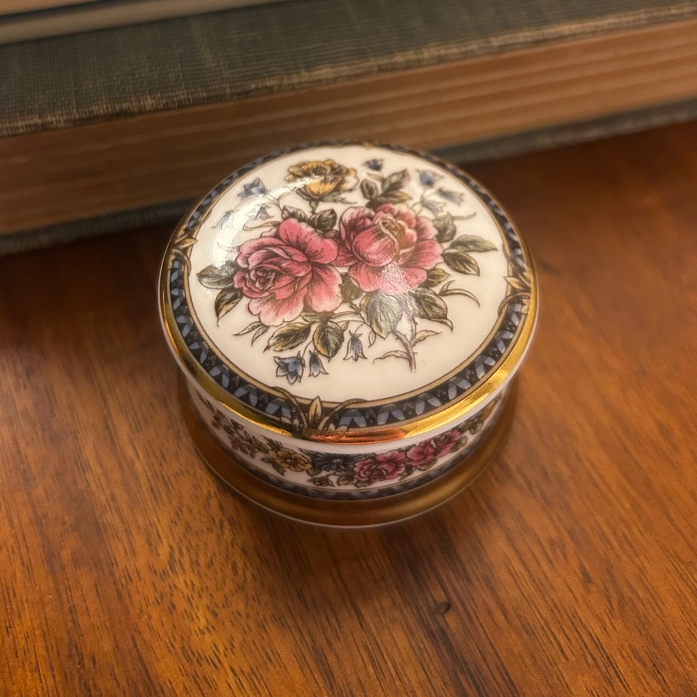 Victoriana by Falcon China Lidded Trinket/Ring/Jewelry Box - Flower Floral Gold